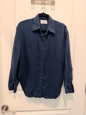 Babaton Dark Blue Linen
Long Sleeve Button-Up Shirt
XS